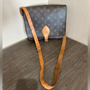 Louis Vuitton LV Shoulder Bag Cartouchiere GM Brown
Monogram 1946994